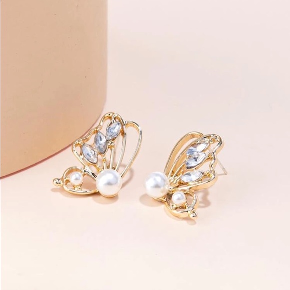 🦋 Stunning Faux Pearl Rhinestone Closed Wings 🦋 - Picture 2 of 3